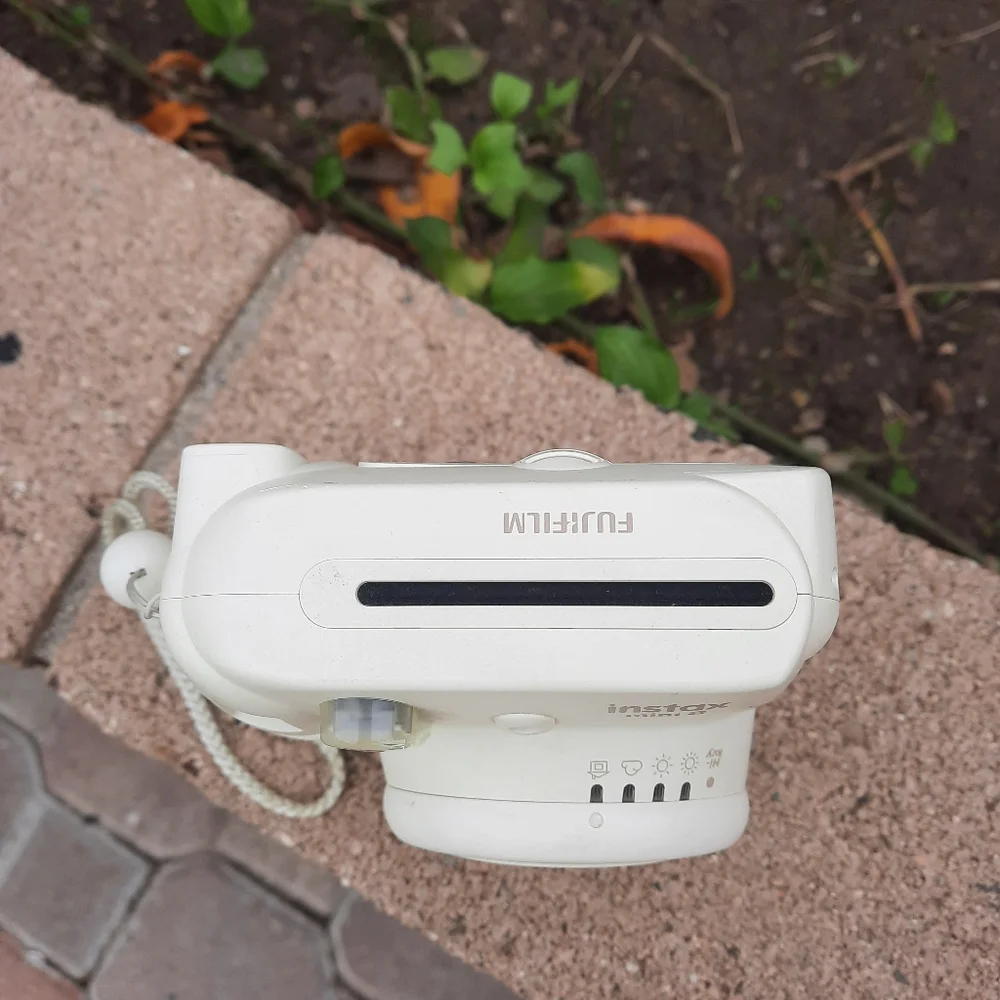 Fujifilm Instax Mini 8 Instant Camera White Turns On Not Working Parts ONLY!!!